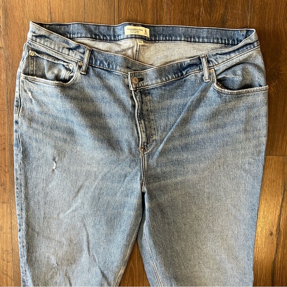 Abercrombie and Fitch the 90s straight ultra high-rise Jean SZ 22R - Picture 3 of 5